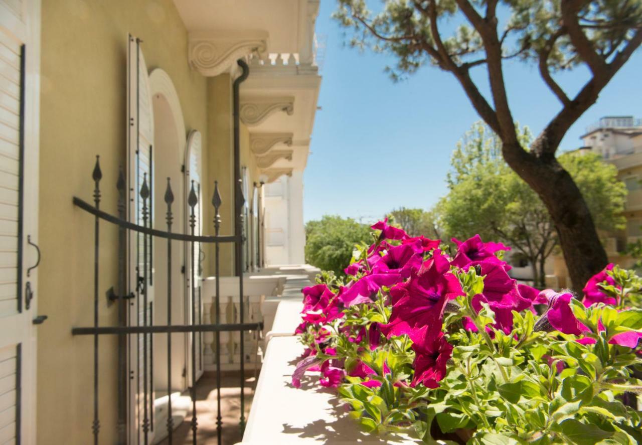 Novecento Suite Hotel Riccione Eksteriør bilde